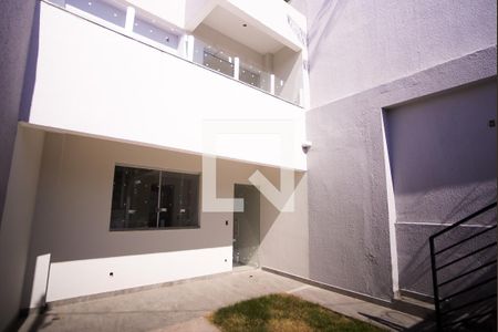Casa à venda com 65m², 2 quartos e 1 vaga Casa à venda com 65m², 2 quartos e 1 vagaFachada e Garagem