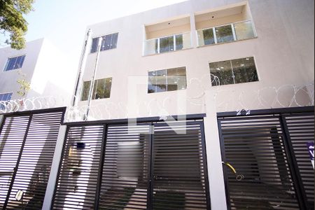 Casa à venda com 83m², 2 quartos e 1 vagaFachada