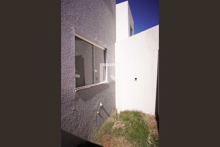 Casa à venda com 80m², 2 quartos e 1 vaga Casa à venda com 80m², 2 quartos e 1 vagaVaranda