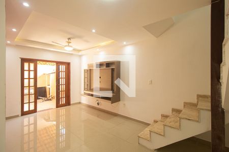 Sala de casa para alugar com 4 quartos, 170m² em Guaratiba, Rio de Janeiro