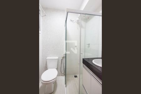 Banheiro  de kitnet/studio para alugar com 1 quarto, 35m² em Saraiva, Uberlândia