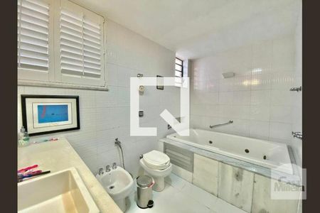 Casa à venda com 391m², 4 quartos e 3 vagasbanheiro 1
