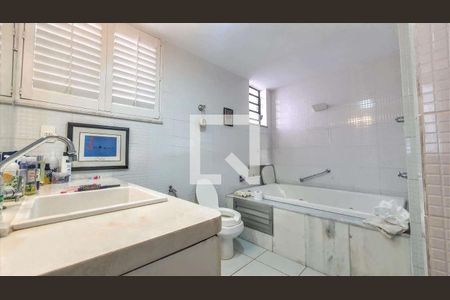 banheiro 1 de casa à venda com 4 quartos, 391m² em Anchieta, Belo Horizonte