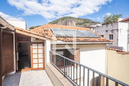 Casa à venda com 340m², 6 quartos e 3 vagas Casa à venda com 340m², 6 quartos e 3 vagasPainéis solares