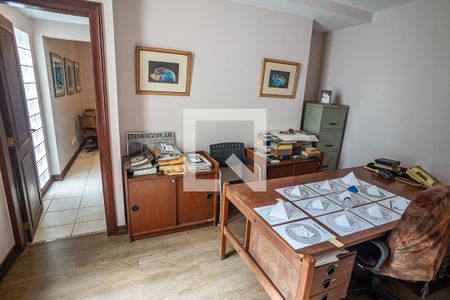 Casa à venda com 340m², 6 quartos e 3 vagas Casa à venda com 340m², 6 quartos e 3 vagasEscritório