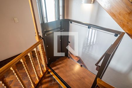 Casa à venda com 340m², 6 quartos e 3 vagas Casa à venda com 340m², 6 quartos e 3 vagasElevador de acessibilidade