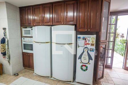 Casa à venda com 340m², 6 quartos e 3 vagas Casa à venda com 340m², 6 quartos e 3 vagasCozinha