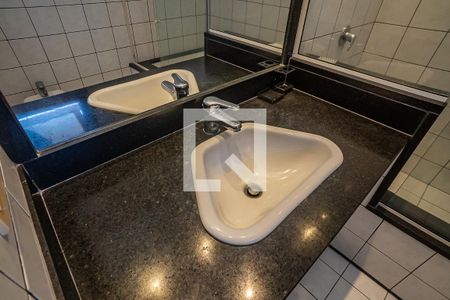 Casa à venda com 340m², 6 quartos e 3 vagas Casa à venda com 340m², 6 quartos e 3 vagasBanheiro