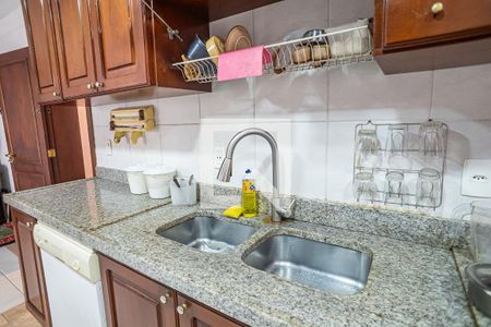 Casa à venda com 340m², 6 quartos e 3 vagas Casa à venda com 340m², 6 quartos e 3 vagasCozinha - Torneira