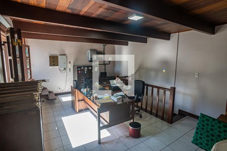 Casa à venda com 340m², 6 quartos e 3 vagas Casa à venda com 340m², 6 quartos e 3 vagasEscritório 2