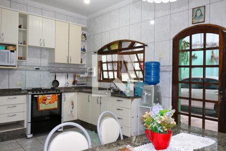 Casa à venda com 240m², 2 quartos e 5 vagas Casa à venda com 240m², 2 quartos e 5 vagasCozinha