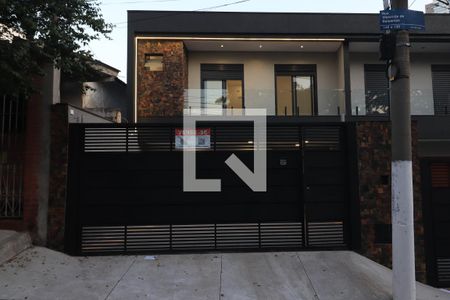 Casa à venda com 135m², 3 quartos e 2 vagasFachada