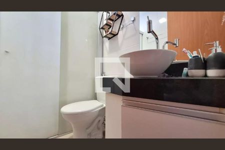 Banheiro  de apartamento à venda com 2 quartos, 48m² em Buritis, Belo Horizonte