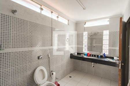 Casa à venda com 360m², 7 quartos e 3 vagasBanheiro da Suíte 2