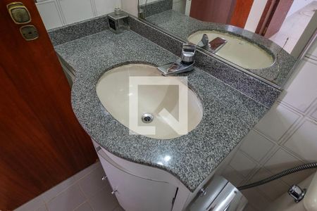 Banheiro de apartamento para alugar com 1 quarto, 42m² em Pinheiros, São Paulo