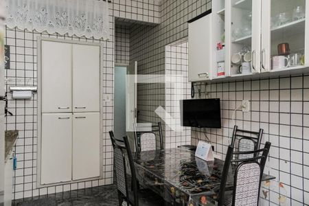 Apartamento à venda com 202m², 4 quartos e 3 vagasCozinha 