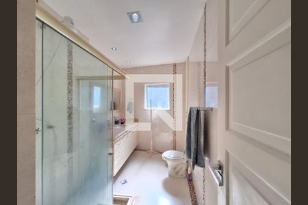 Casa à venda com 300m², 3 quartos e 1 vagaBanheiro da suíte 