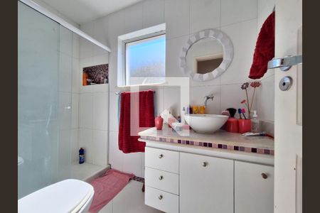 Casa à venda com 300m², 3 quartos e 1 vagaBanheiro 3