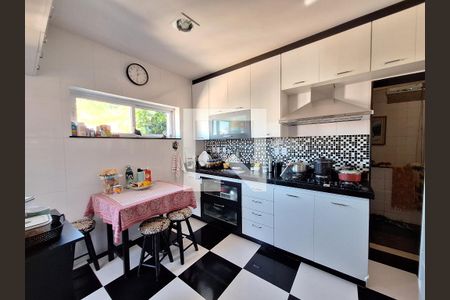 Casa à venda com 300m², 3 quartos e 1 vagaCozinha 