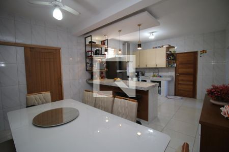 Casa à venda com 268m², 3 quartos e 1 vagaCozinha e Copa