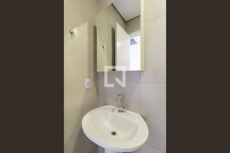 Banheiro de kitnet/studio para alugar com 1 quarto, 24m² em República, São Paulo