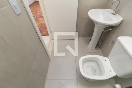 Banheiro de kitnet/studio para alugar com 1 quarto, 24m² em República, São Paulo