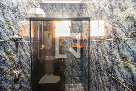 Casa para alugar com 239m², 3 quartos e 8 vagas Casa para alugar com 239m², 3 quartos e 8 vagasBanheiro da Suíte 1