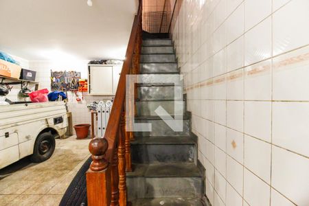 Casa para alugar com 239m², 3 quartos e 8 vagas Casa para alugar com 239m², 3 quartos e 8 vagasEscada de Acesso