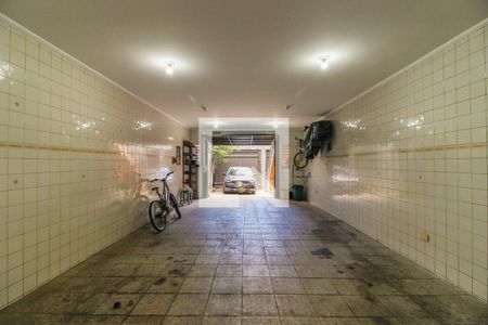 Casa para alugar com 239m², 3 quartos e 8 vagas Casa para alugar com 239m², 3 quartos e 8 vagasGaragem