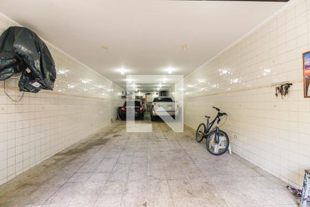 Casa para alugar com 239m², 3 quartos e 8 vagas Casa para alugar com 239m², 3 quartos e 8 vagasGaragem