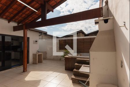 Casa à venda com 144m², 2 quartos e 2 vagas Casa à venda com 144m², 2 quartos e 2 vagasQuintal