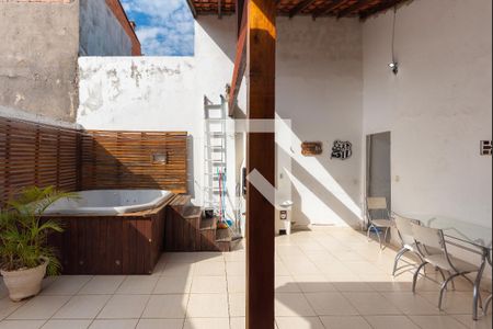 Casa à venda com 144m², 2 quartos e 2 vagas Casa à venda com 144m², 2 quartos e 2 vagasQuintal