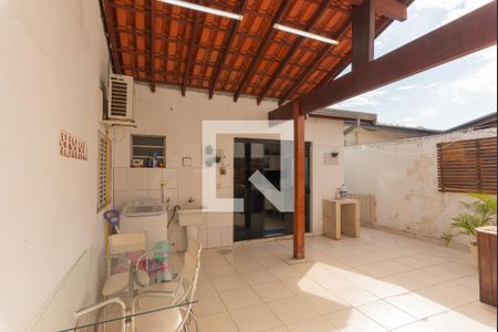 Casa à venda com 144m², 2 quartos e 2 vagas Casa à venda com 144m², 2 quartos e 2 vagasQuintal