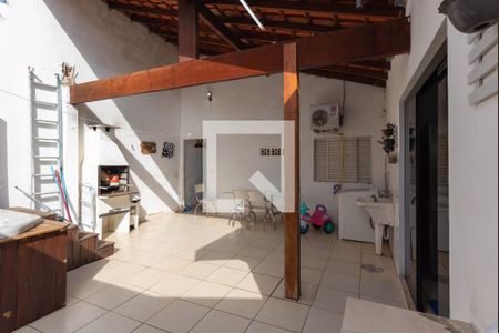 Casa à venda com 144m², 2 quartos e 2 vagas Casa à venda com 144m², 2 quartos e 2 vagasQuintal