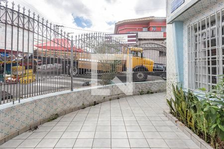Casa à venda com 190m², 2 quartos e 2 vagas Casa à venda com 190m², 2 quartos e 2 vagasQuintal Frente