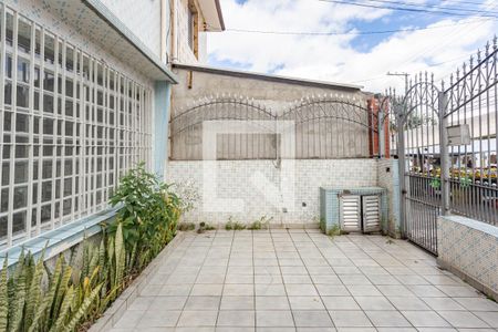Casa à venda com 190m², 2 quartos e 2 vagas Casa à venda com 190m², 2 quartos e 2 vagasQuintal Frente