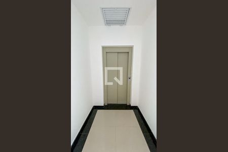 Apartamento à venda com 101m², 2 quartos e 2 vagas Apartamento à venda com 101m², 2 quartos e 2 vagasElevador