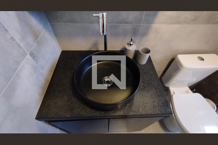 Apartamento à venda com 57m², 2 quartos e 1 vaga Apartamento à venda com 57m², 2 quartos e 1 vagaBanheiro