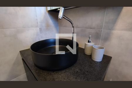 Apartamento à venda com 57m², 2 quartos e 1 vaga Apartamento à venda com 57m², 2 quartos e 1 vagaBanheiro