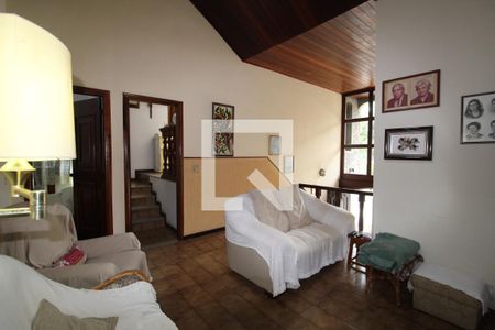 Casa de condomínio à venda com 480m², 4 quartos e 3 vagasSala do segundo andar