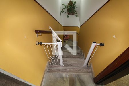 Casa de condomínio à venda com 480m², 4 quartos e 3 vagasEscada para a churrasqueira, sauna e piscina