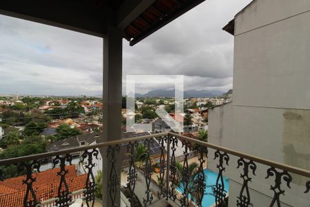 Casa de condomínio à venda com 480m², 4 quartos e 3 vagasVaranda que comunica o quarto 1 a suíte 1