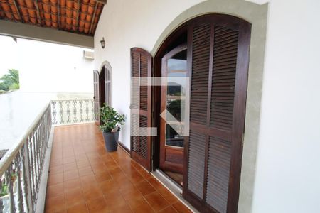 Casa de condomínio à venda com 480m², 4 quartos e 3 vagasVaranda que comunica o quarto 1 a suíte 1