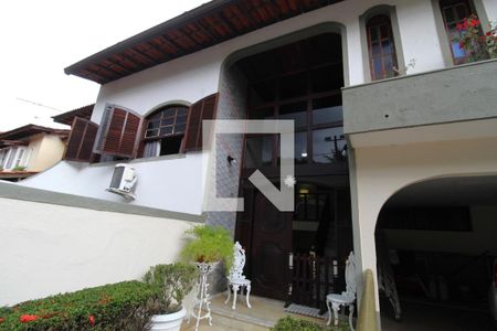 Casa de condomínio à venda com 480m², 4 quartos e 3 vagasEntrada