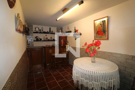 Casa de condomínio à venda com 480m², 4 quartos e 3 vagasAdega