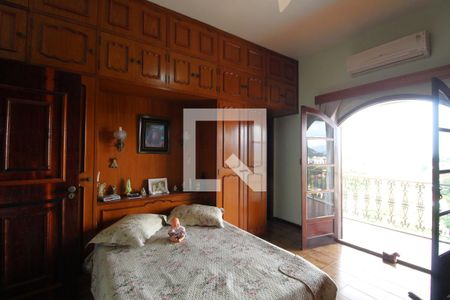 Casa de condomínio à venda com 480m², 4 quartos e 3 vagasSuíte 1