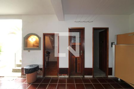 Casa de condomínio à venda com 480m², 4 quartos e 3 vagasCozinha da churrasqueira, despensa e sauna