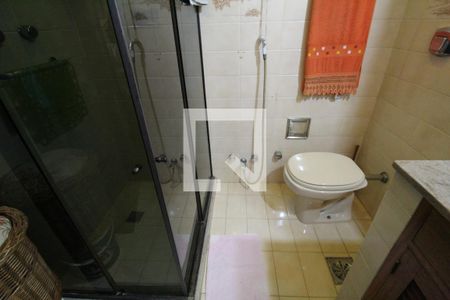 Casa de condomínio à venda com 480m², 4 quartos e 3 vagasBanheiro social