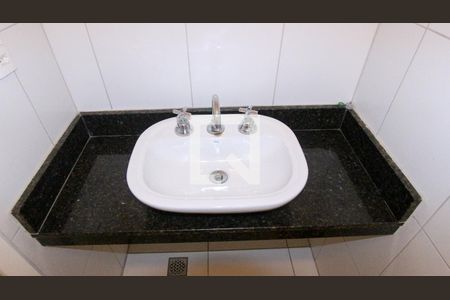 Casa à venda com 62m², 2 quartos e 2 vagasBanheiro 1