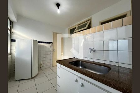Sala / Cozinha de kitnet/studio para alugar com 1 quarto, 22m² em Cln 313, Brasília